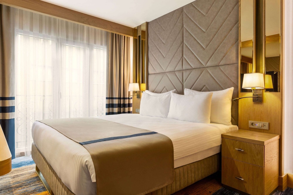 ROOM, KING BED, ACCESSIBLE