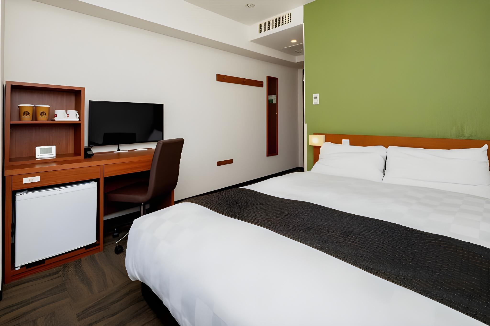 Room, Single, 2 Double Beds