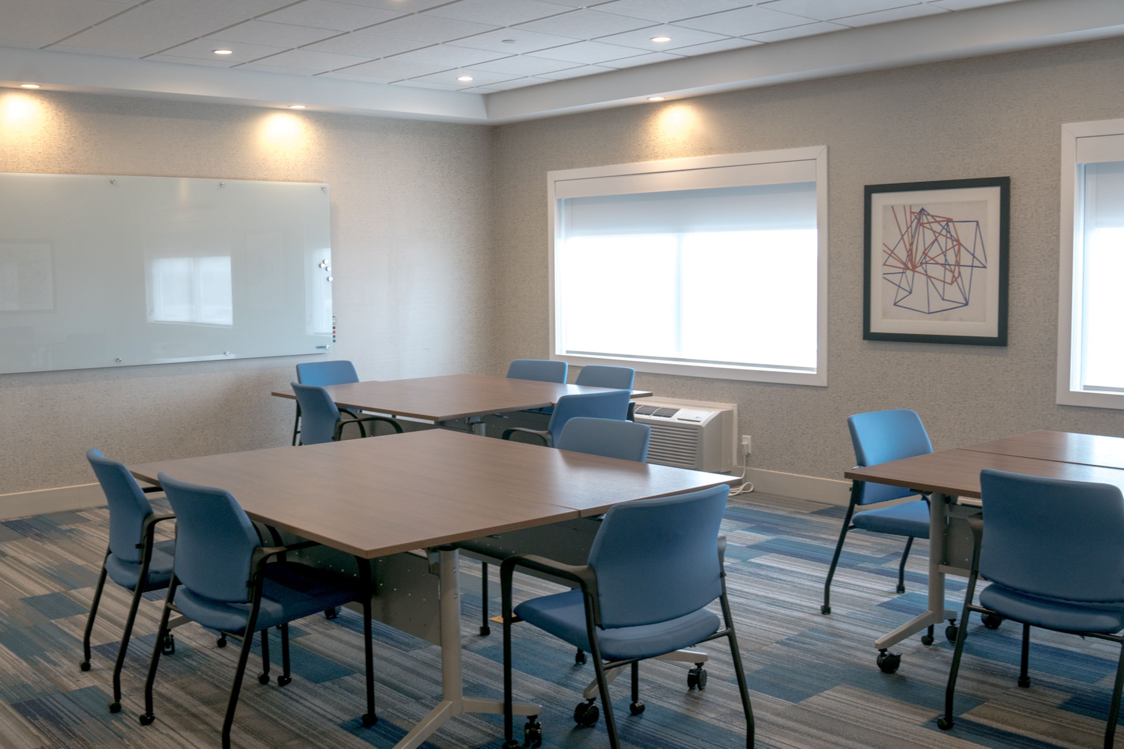 Holiday Inn Express And Suites Brandon 62/74