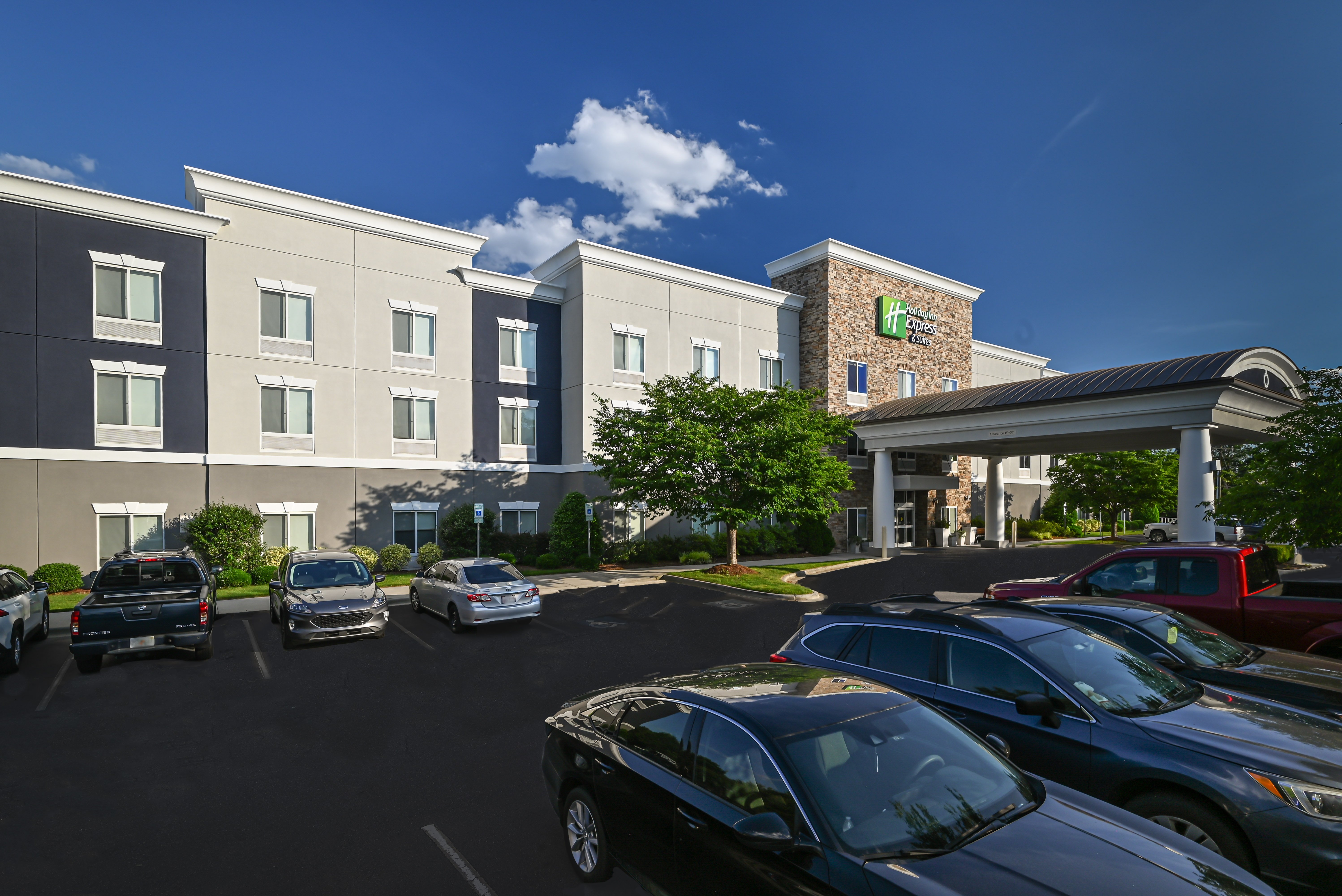 Holiday Inn Express Suites Charlotte Southeast Matthews 44/48