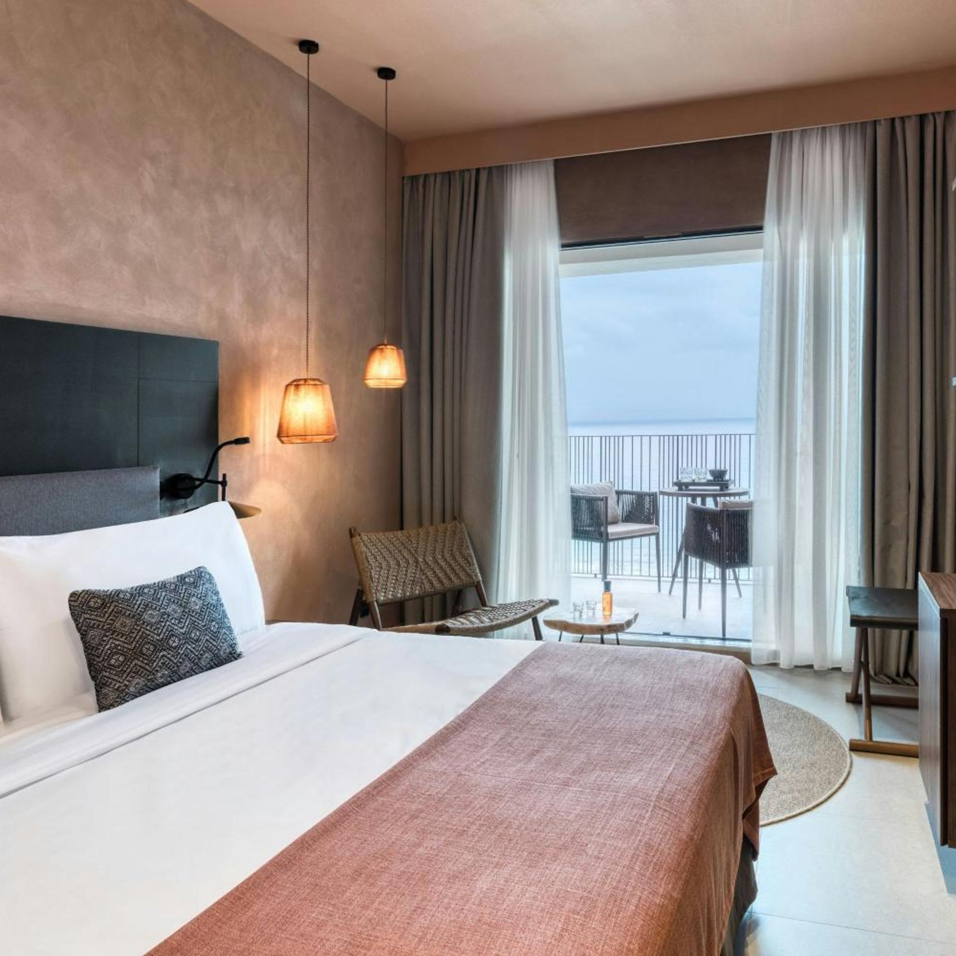 Sapphire, Retreat, Guest Room, King Bed, Sea View, Balcony