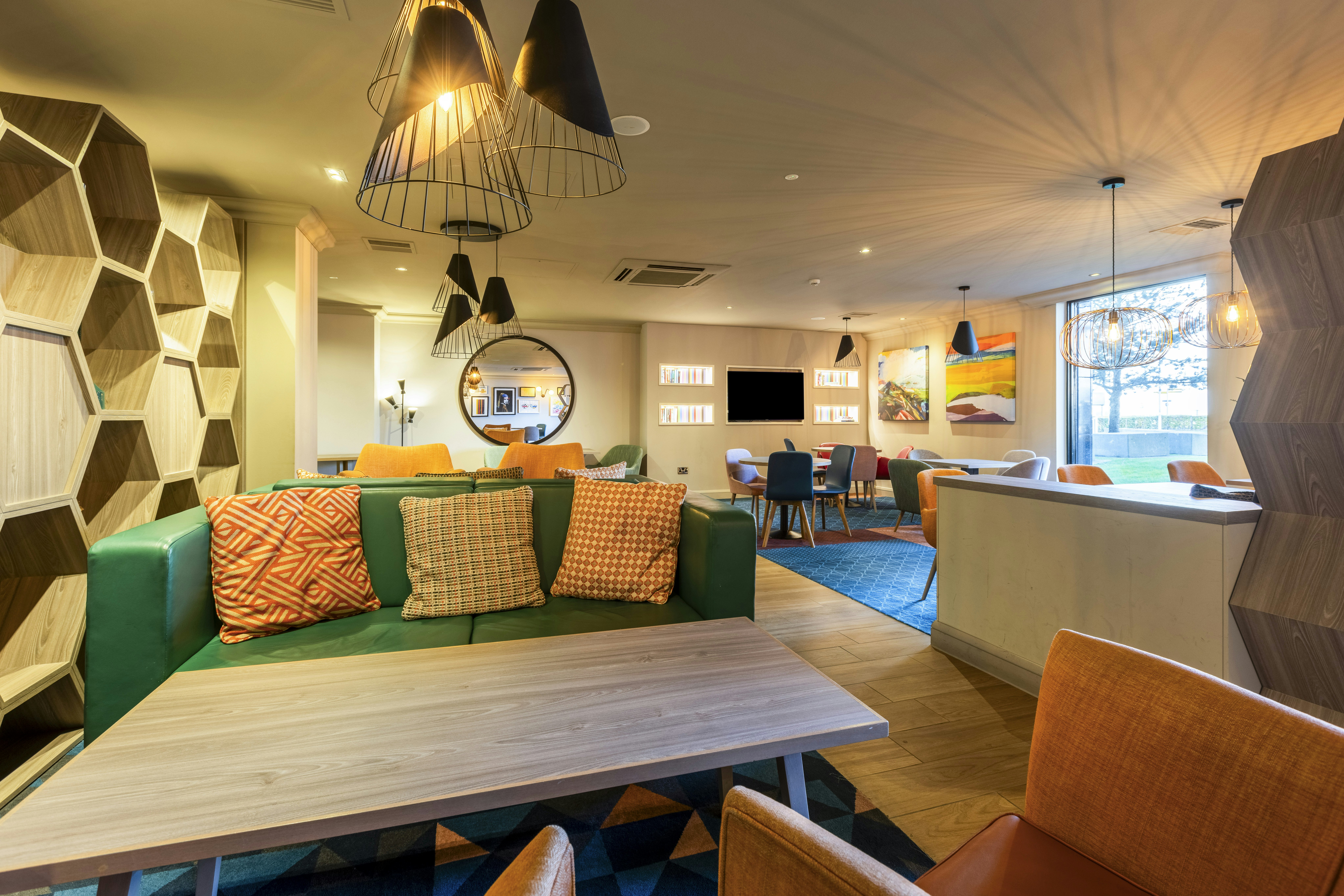 HOLIDAY INN GLASGOW AIRPORT 53/80