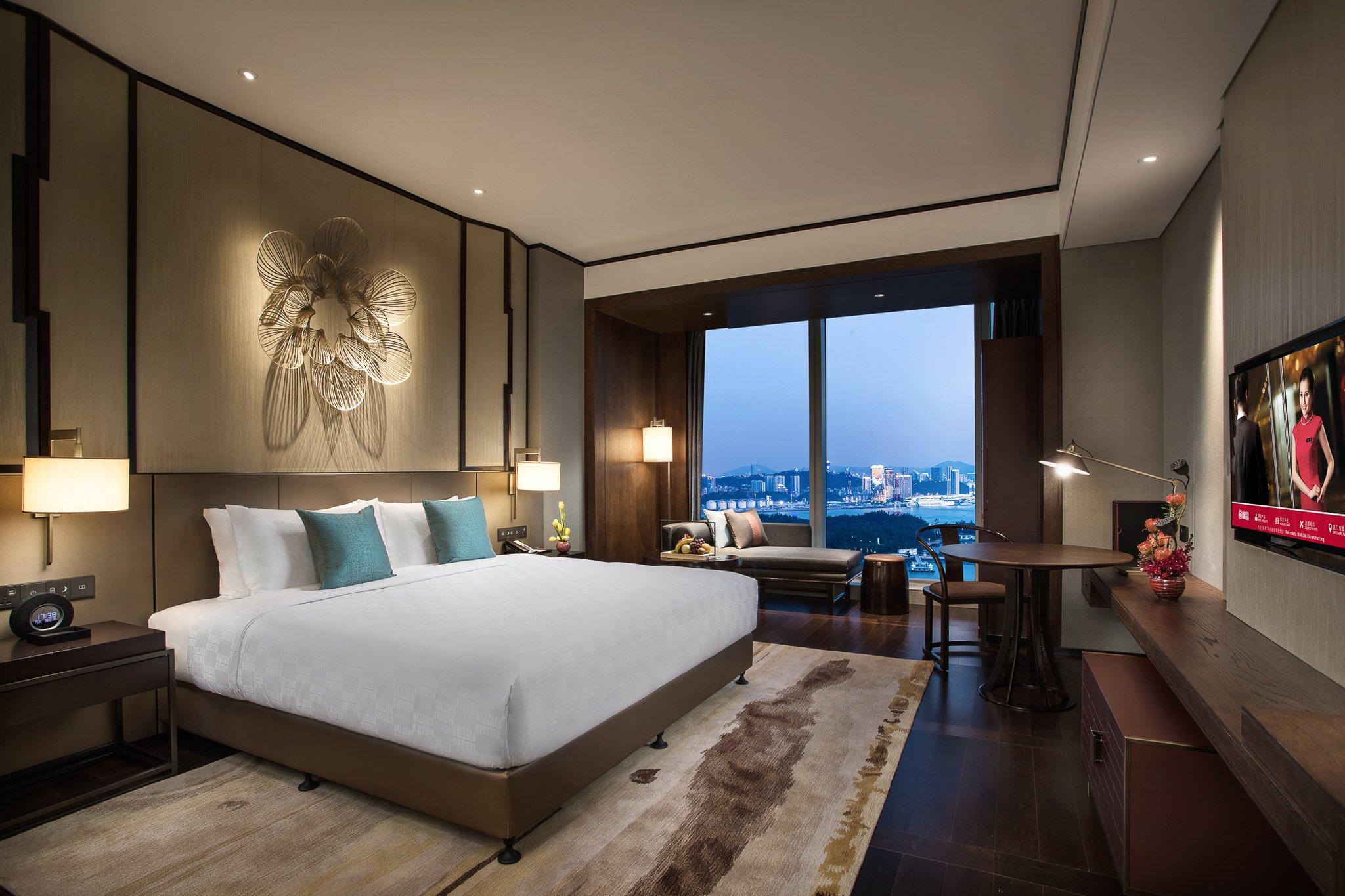 King Bed, Bay View 3/7
