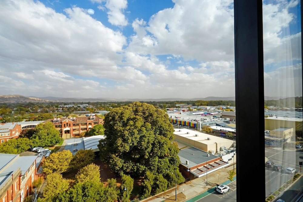 Mantra Albury Hotel 62/70