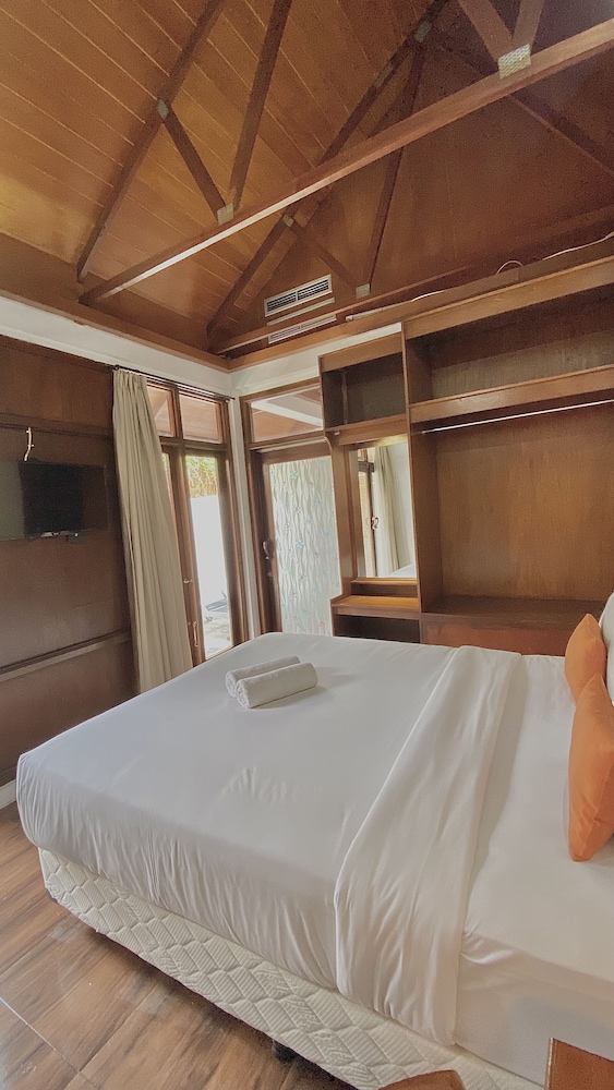 Chrome Hotel & Resort Solo 13/50