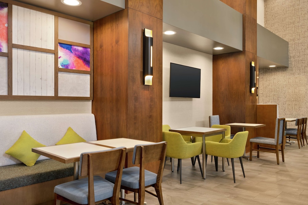 Hampton Inn & Suites Tacoma/Puyallup 43/56