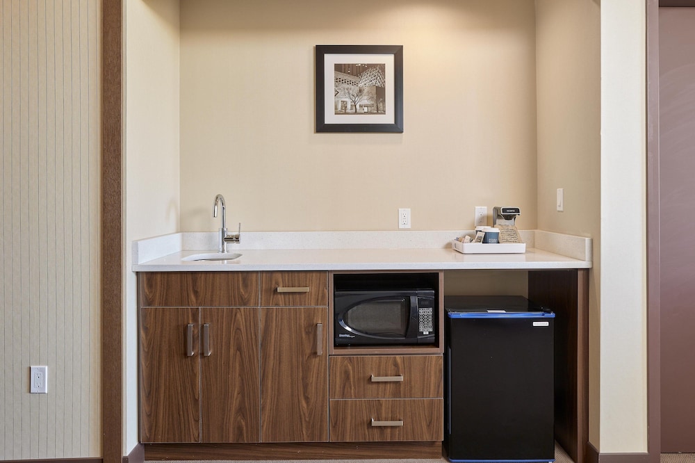 FOUR POINTS BY SHERATON SHERWOOD PARK 28/28