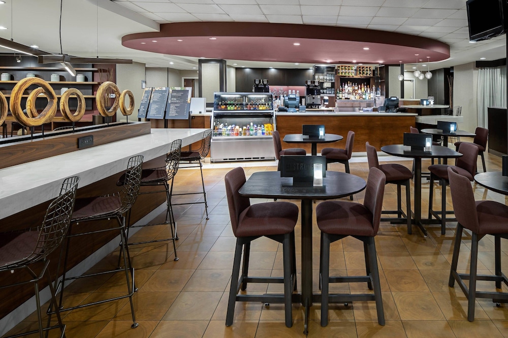Courtyard By Marriott Old Pasadena 32/41