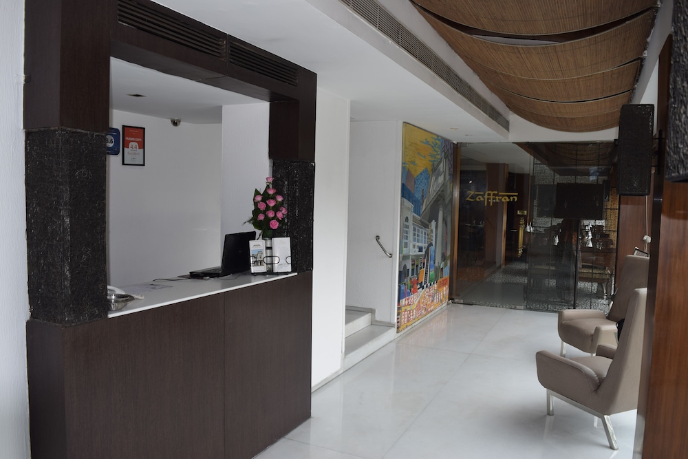 Hotel Palace Heights 5/45