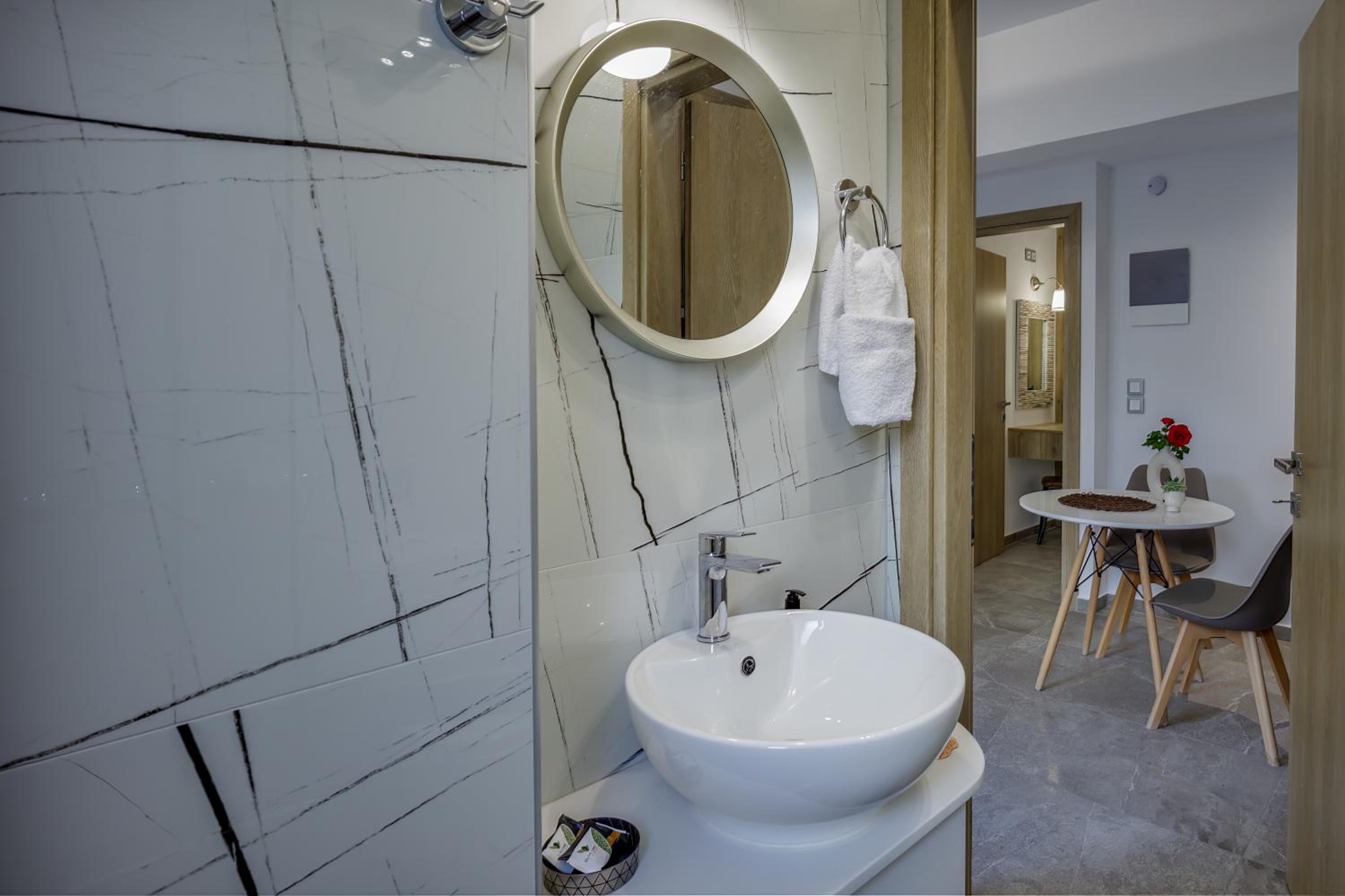 Semes Luxury Apts By Estia 14/20
