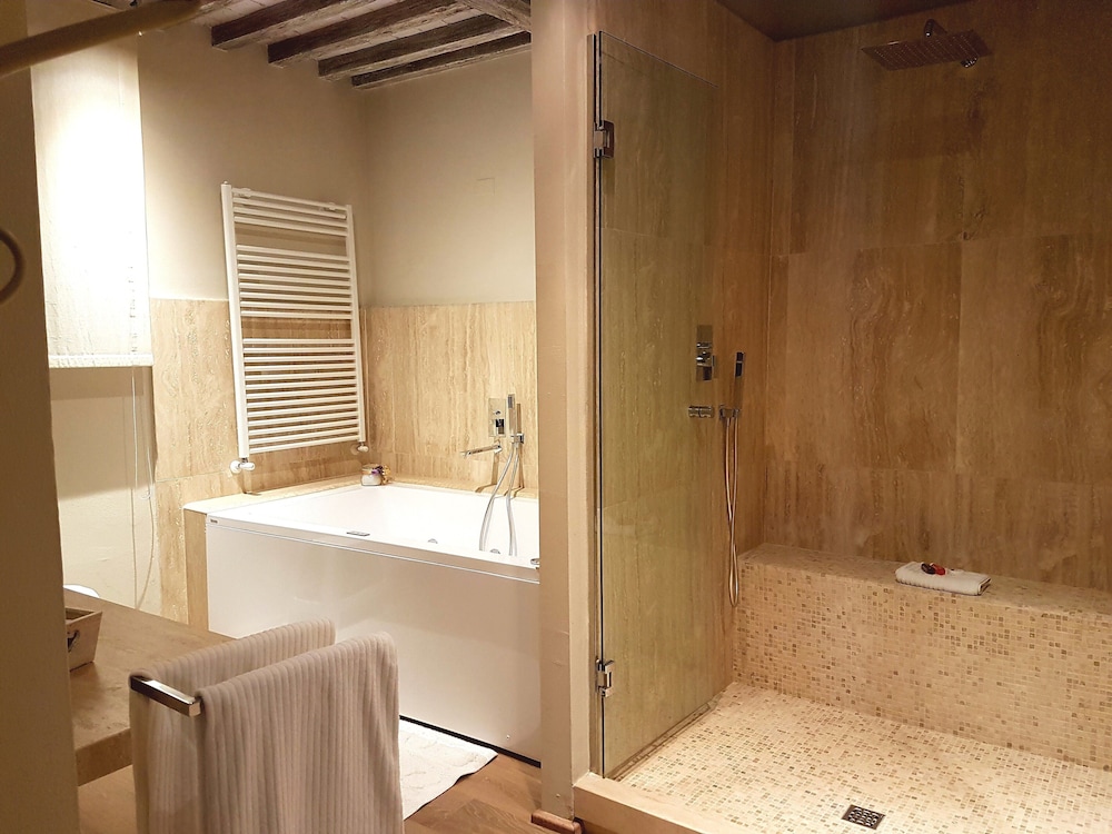 CORTONA RESORT AND SPA(FORMERLY HOTEL VILLA AUREA) 34/35