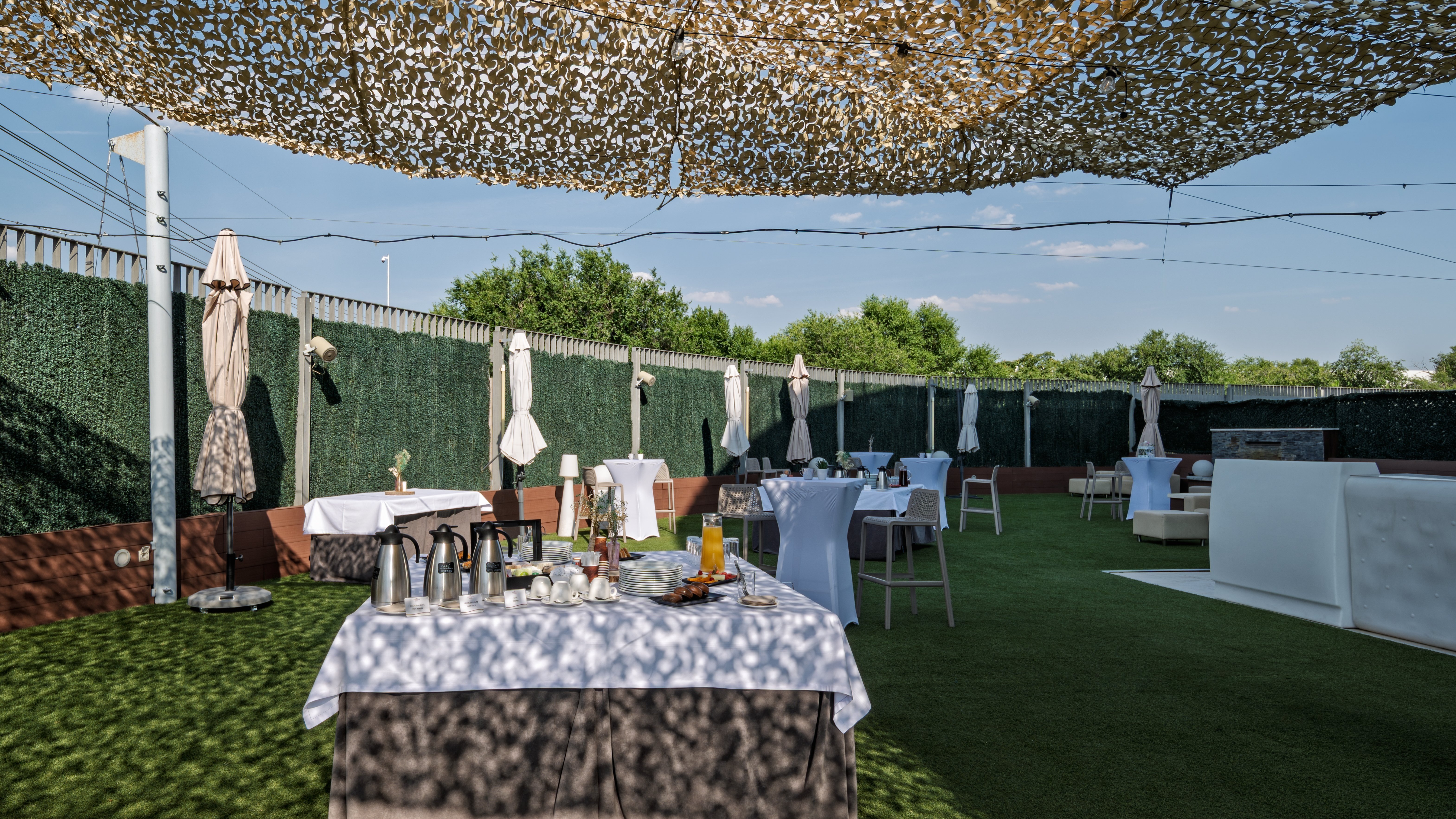 Crowne Plaza Madrid Airport Hotel 73/76