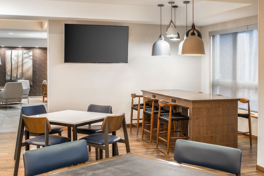 Fairfield Inn & Suites By Marriott Portland Airport 36/49