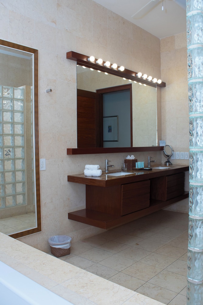 Las Verandas Hotel And Villas 16/73