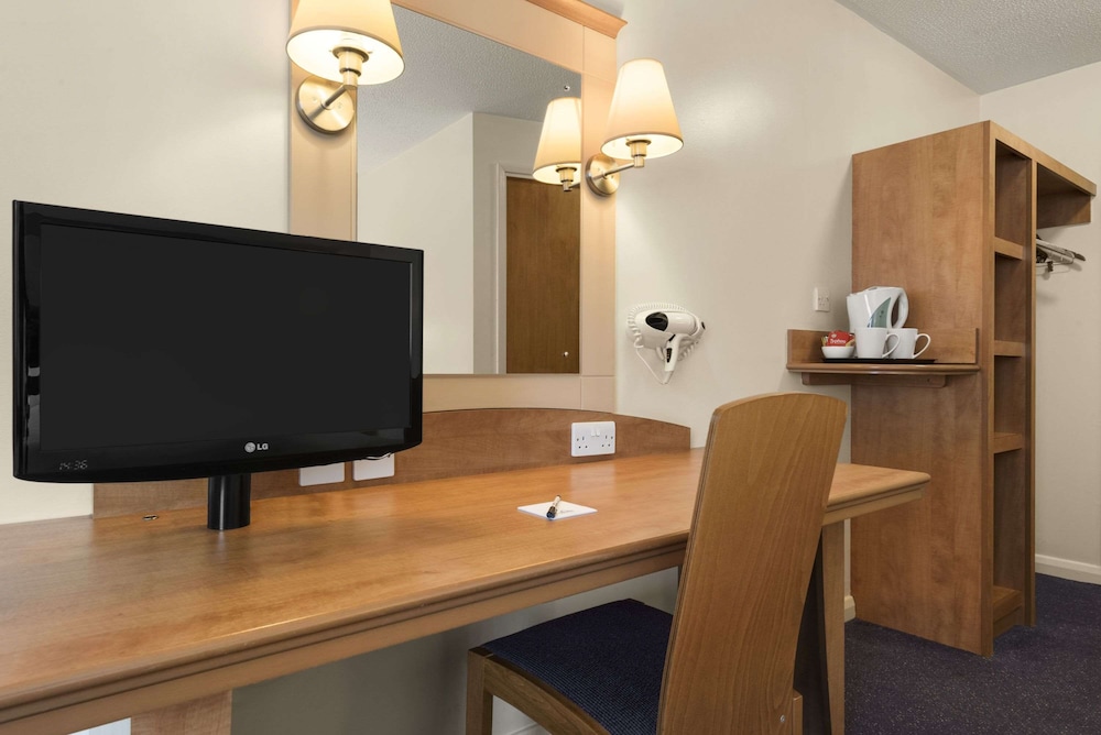 Days Inn by Wyndham Cannock Norton Canes M6 Toll 14/24