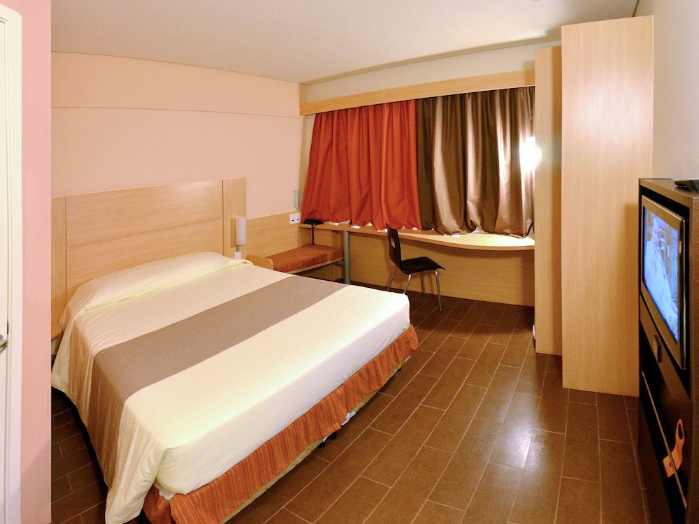 Ibis Sao Luis 20/64