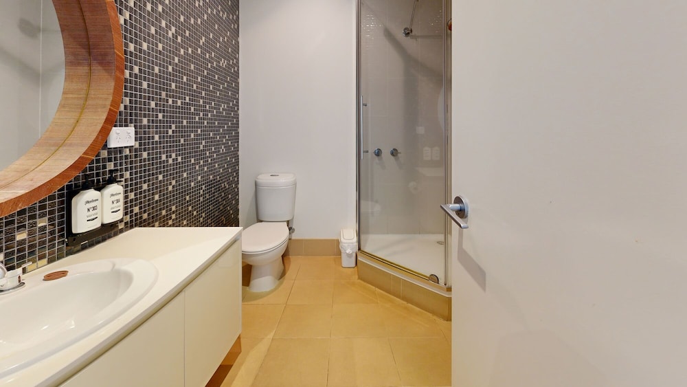 Cumberland Lorne Resort 57/59