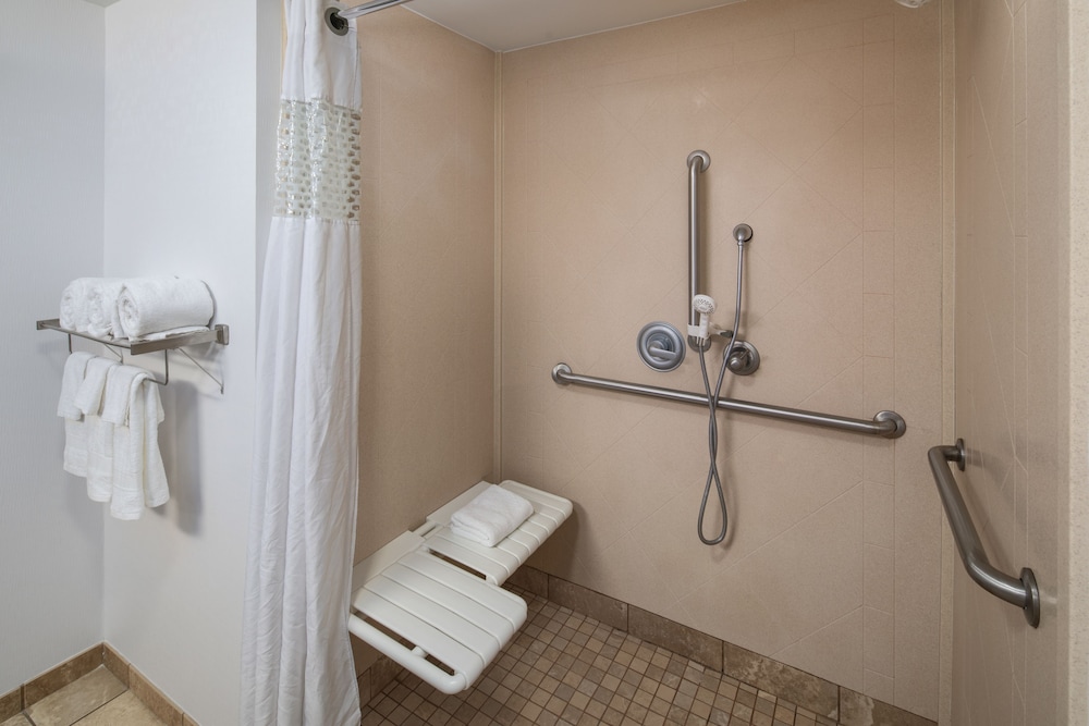 Hampton Inn Suites Little Rock Downtown 14/35