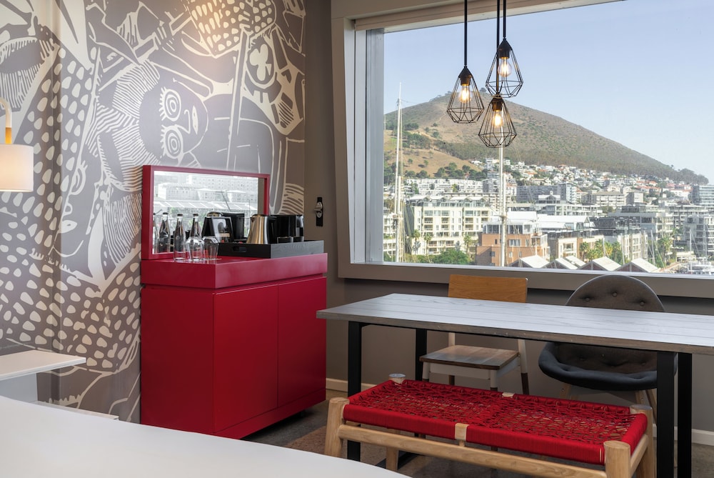 Radisson RED Cape Town V&A Waterfront 7/49