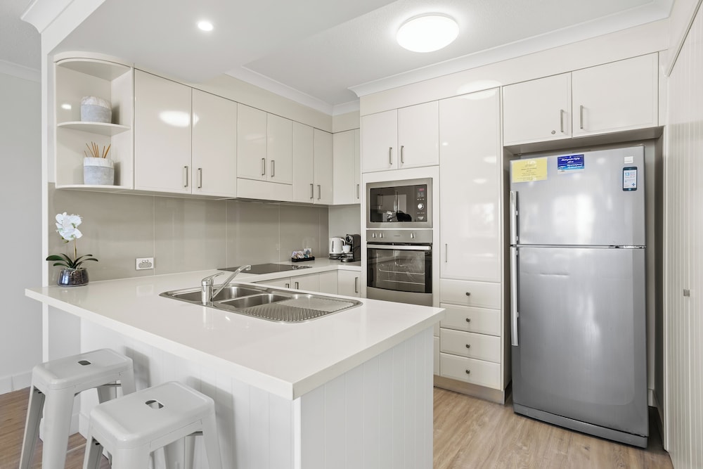 ULTIQA Burleigh Mediterranean Resort 11/65