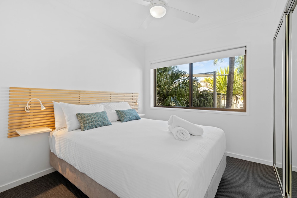 CULGOA POINT BEACH RESORT 25/72
