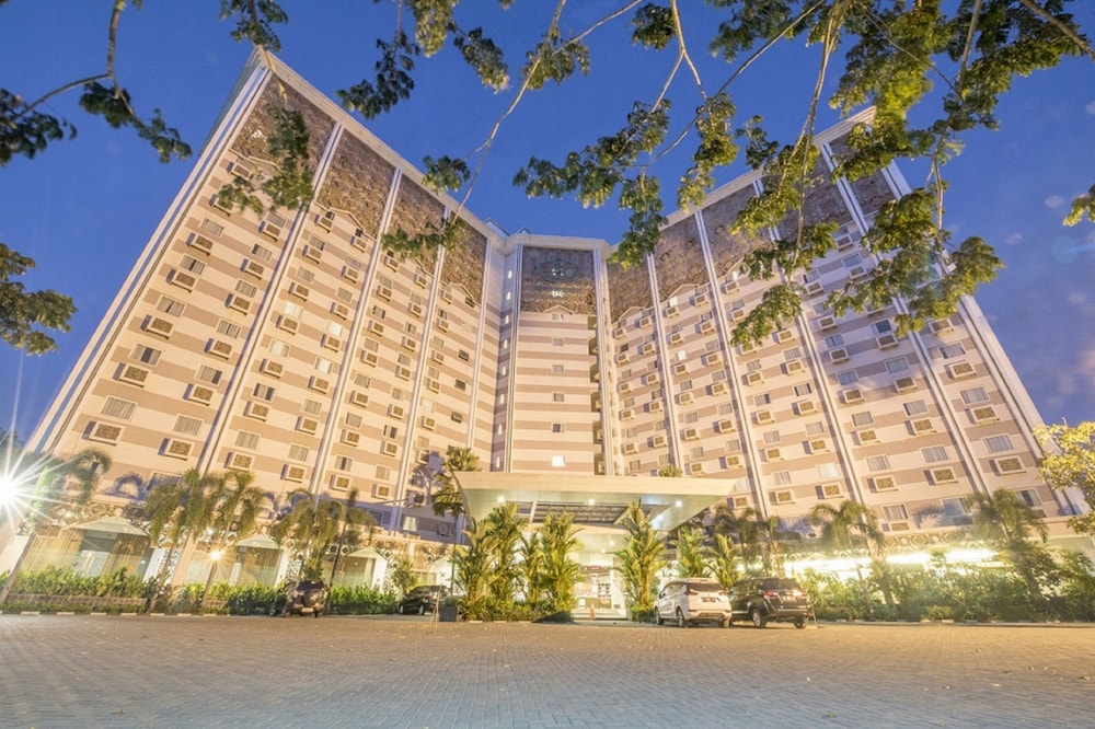 Lorin Syariah Hotel Solo in SURAKARTA