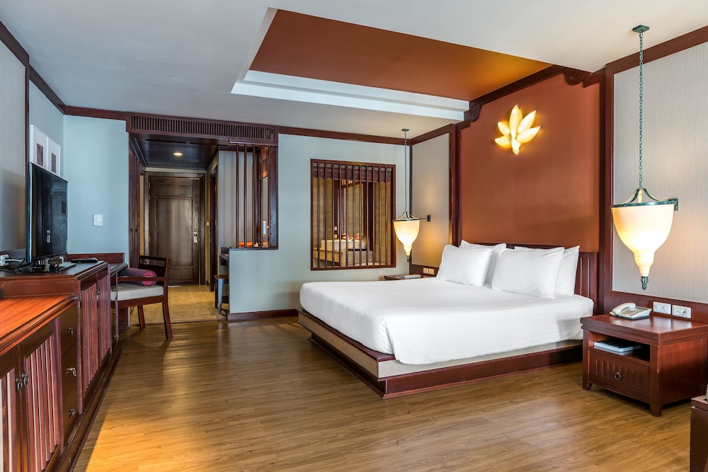 Beyond Samui 10/50