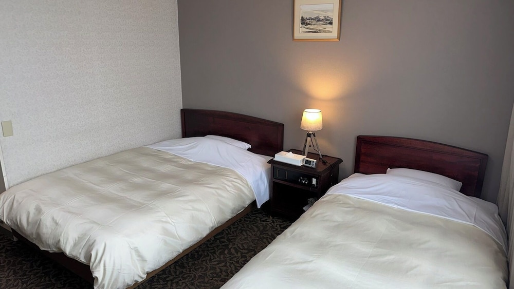 Hotel Crown Hills Miyoshi 3/40