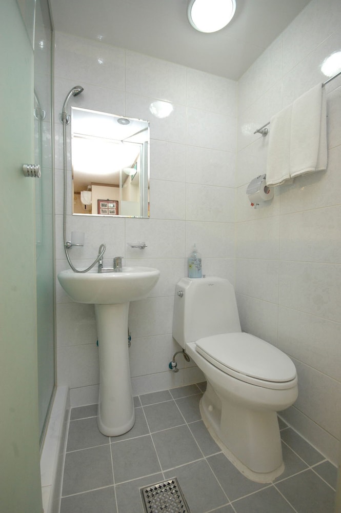 E Residence 24/25