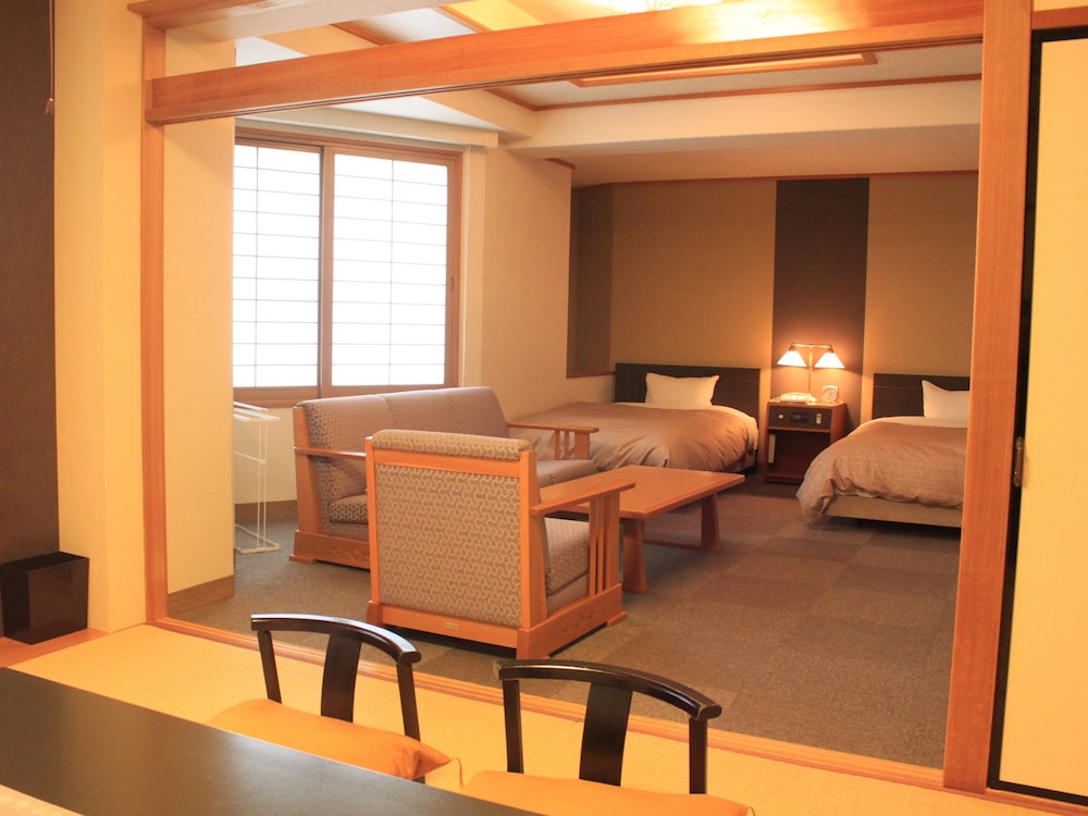 Hanabishi Hotel 50/70