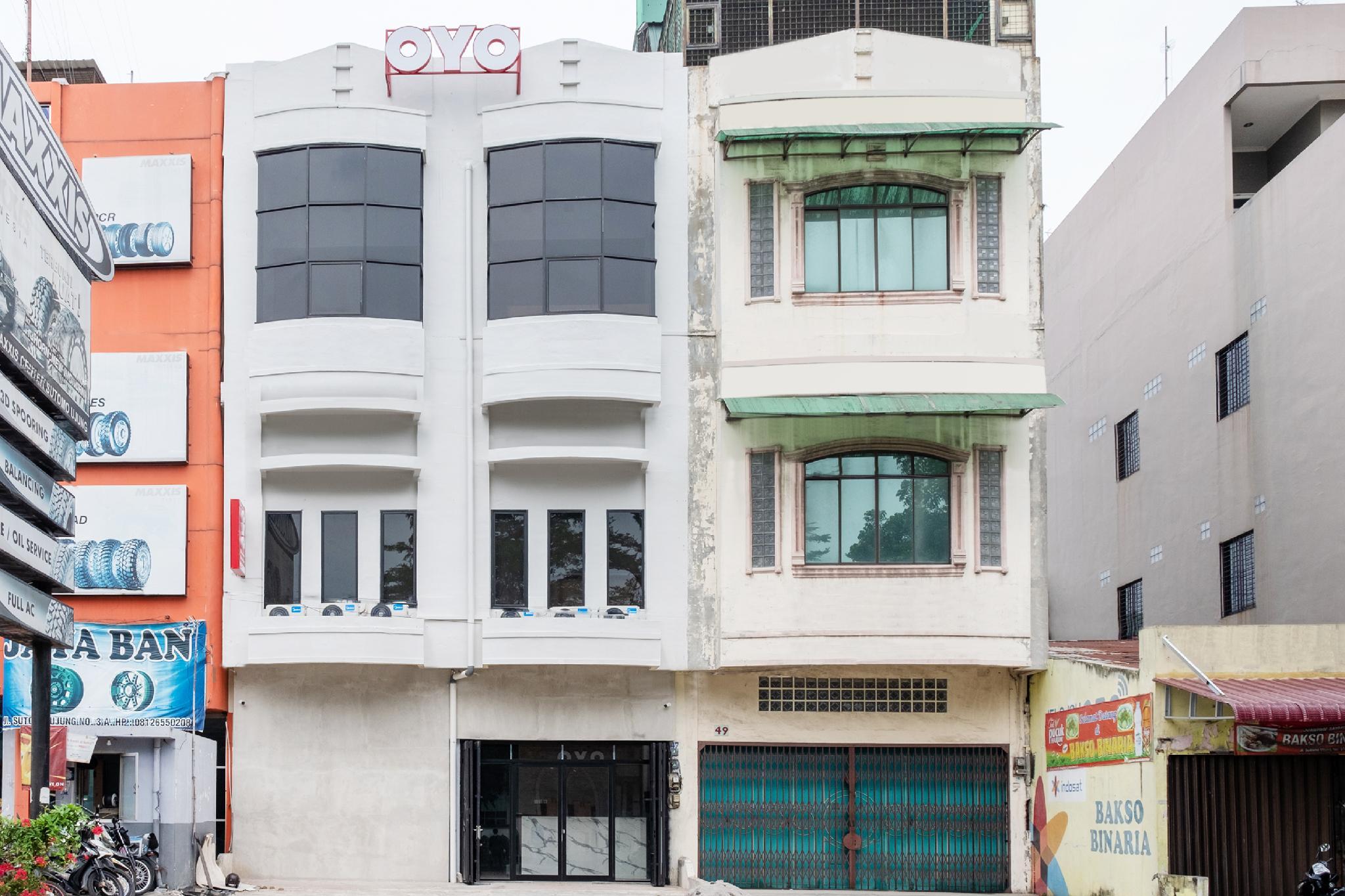 Super OYO 3150 Theodore Homestay in MEDAN