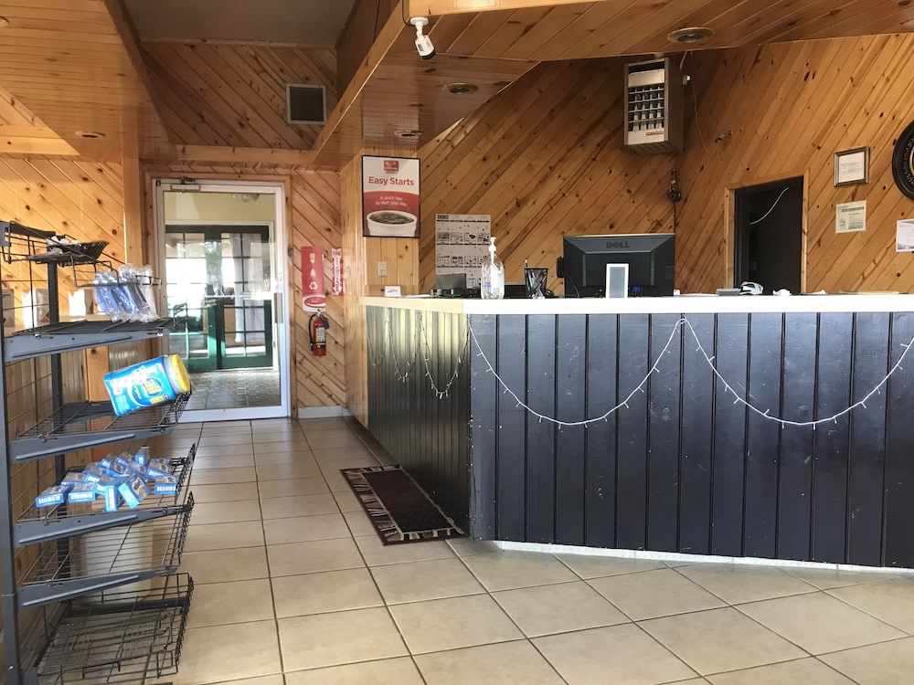 Econo Lodge Salina 6/38