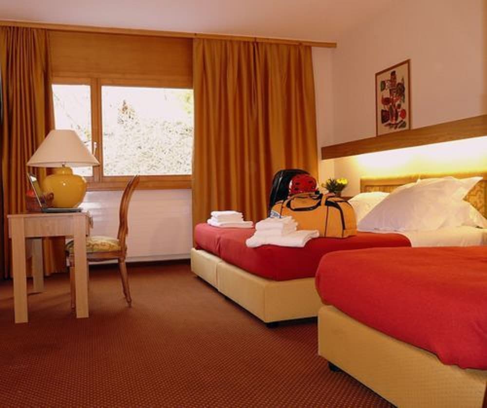 De La Foret Hotel 13/66