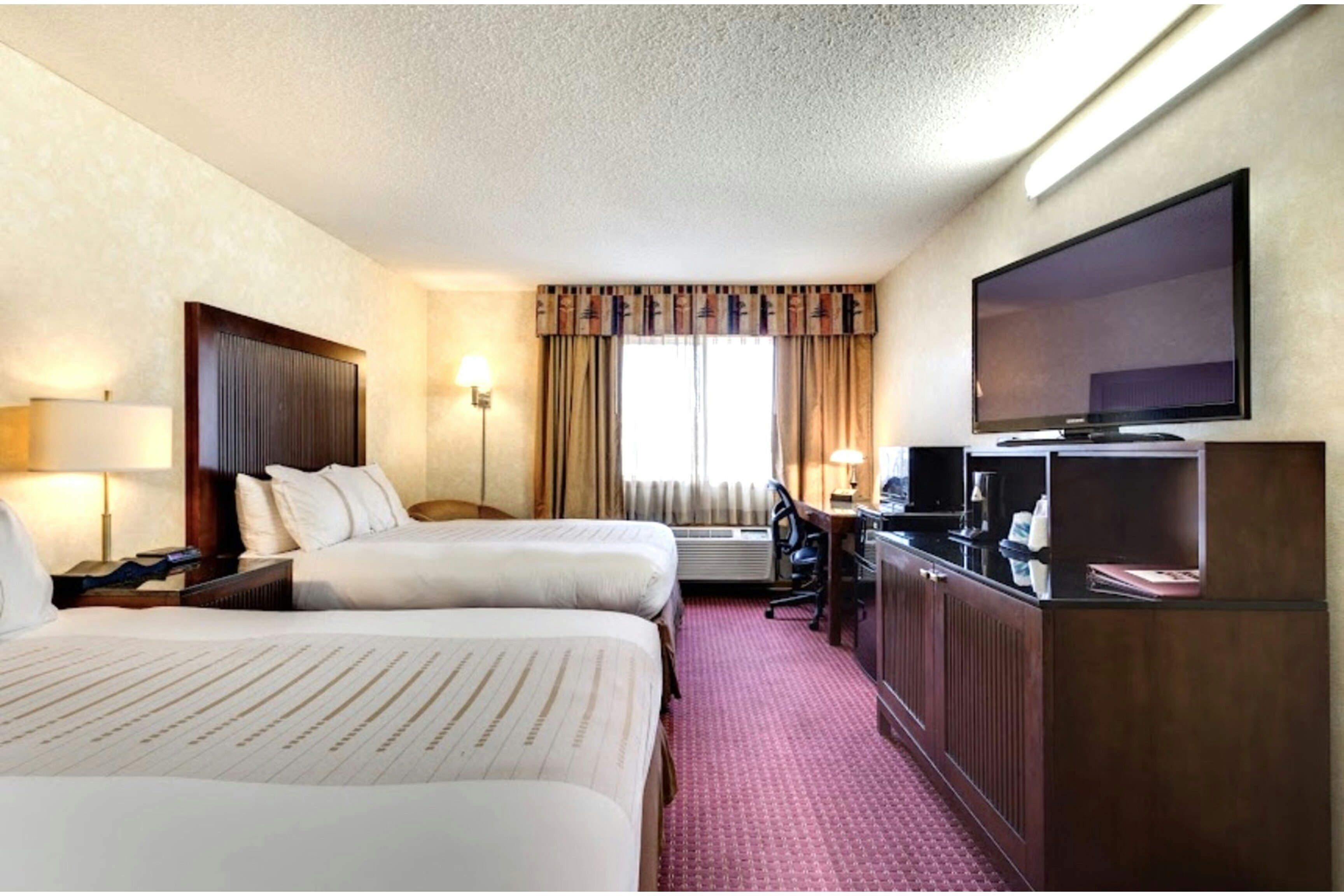 Fireside Inn & Suites 37/88