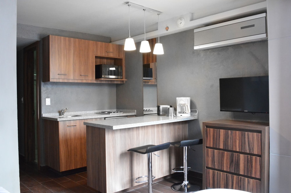 Hotel Block Suites 6/69