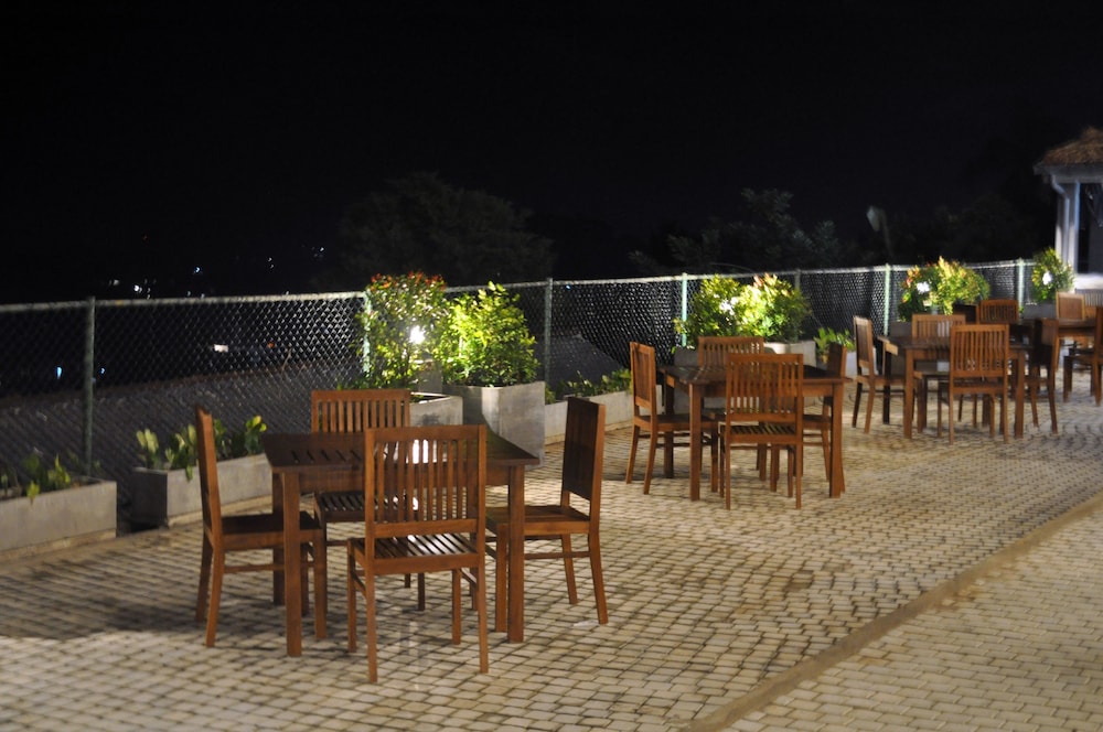 Amaara Sky Hotel 51/61