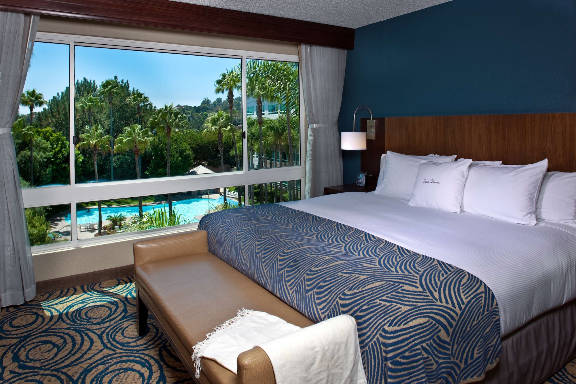 SUITE, KING BED