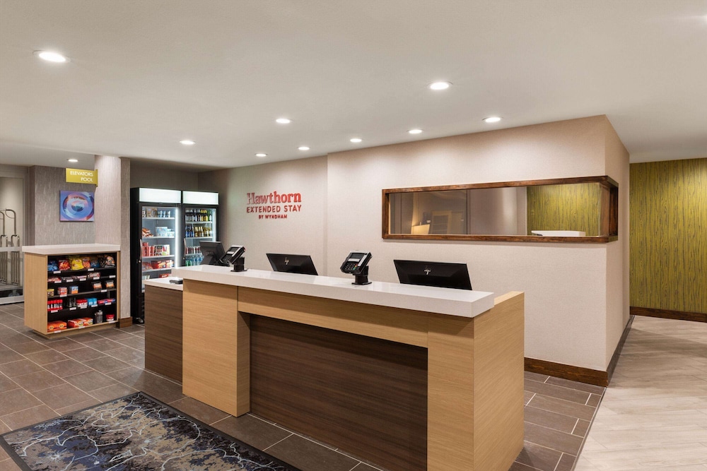 Hawthorn Suites by Wyndham Kingwood/Houston 2/30