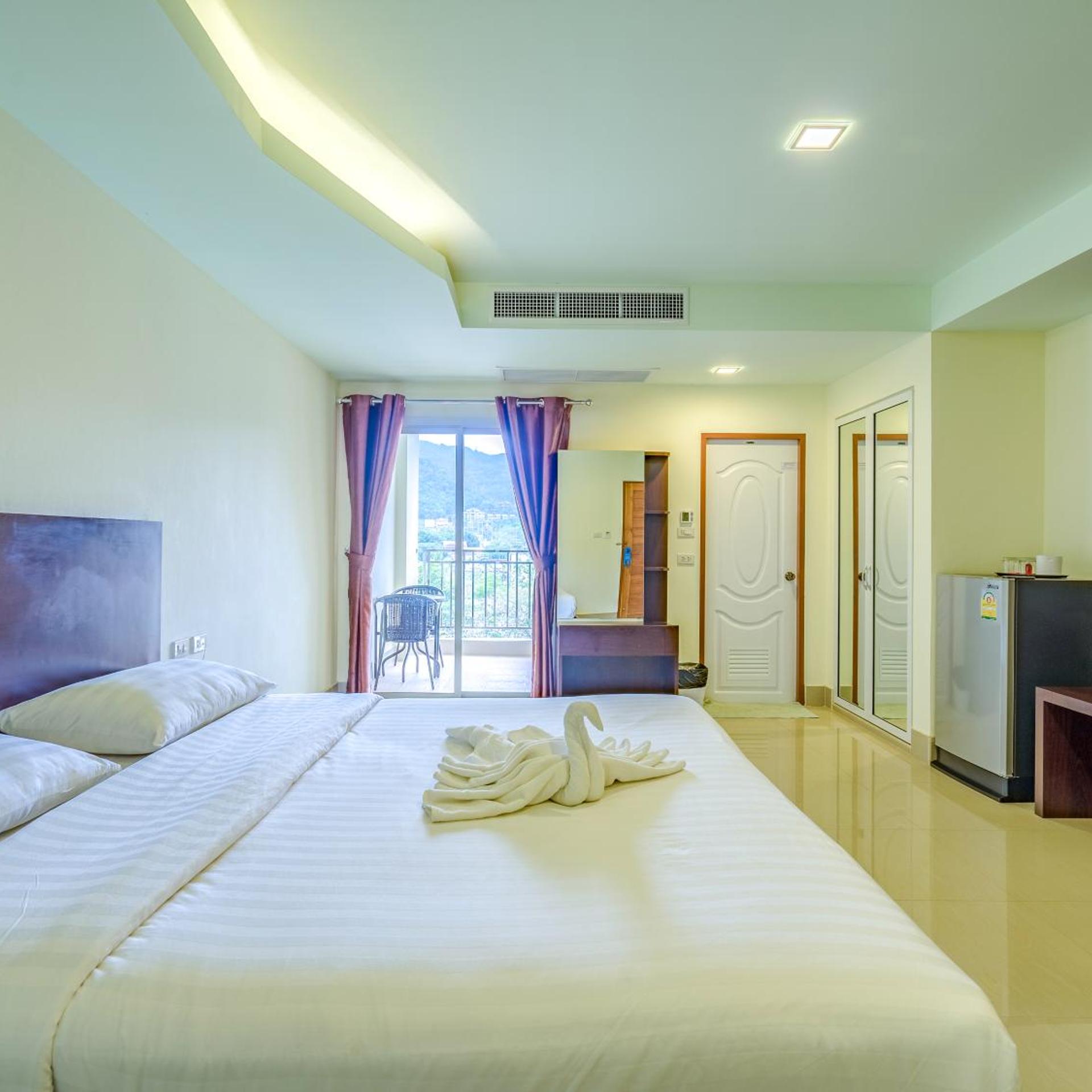 SUPERIOR, DOUBLE BED, POOL VIEW
