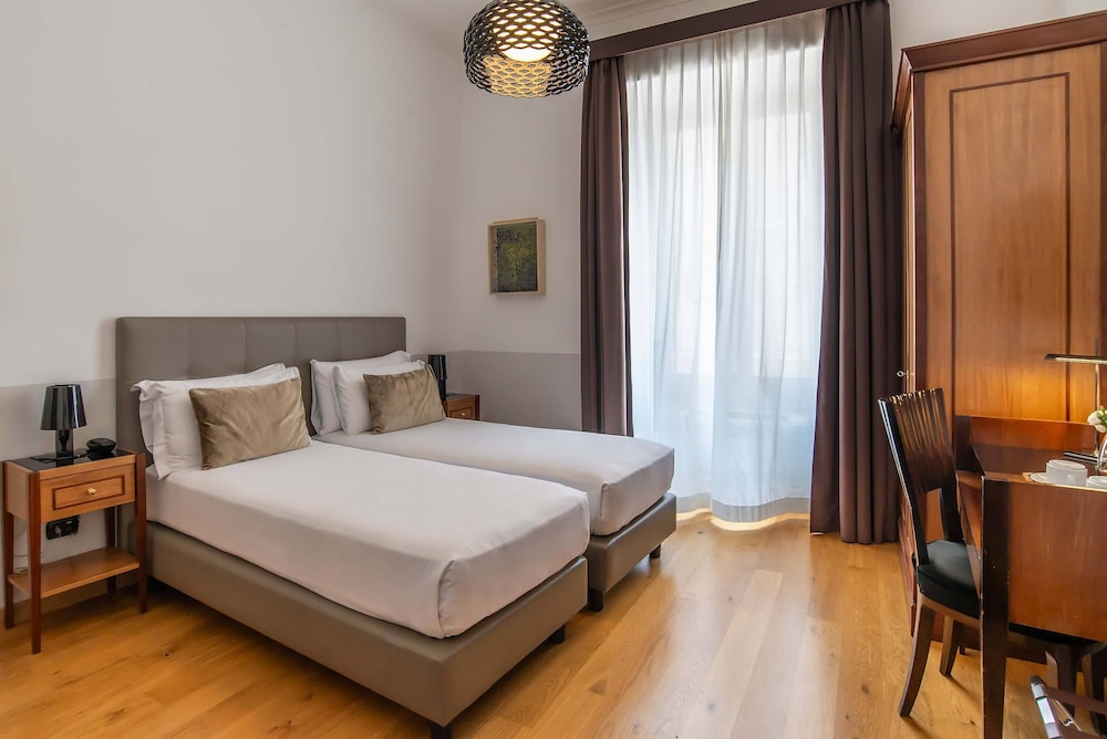 SUPERIOR, DOUBLE OR TWIN BED