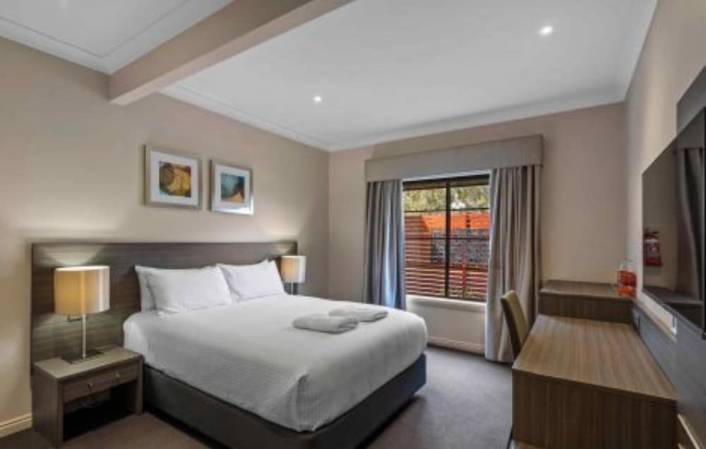 Summit, Standard, Queen Bed