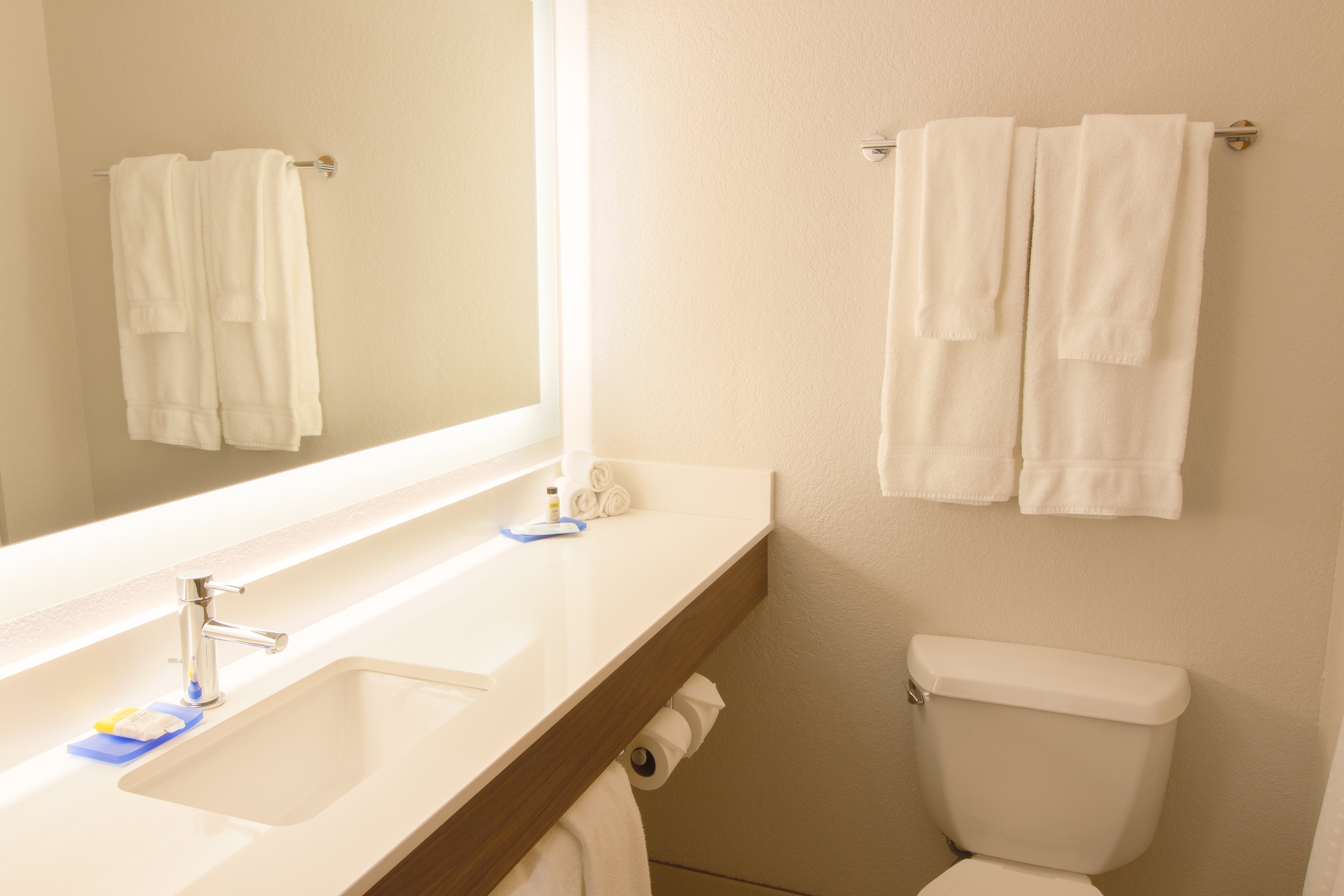 جناح استوديو بسرير كينج، Holiday Inn Express Hotel And Suites Worthington 4/4