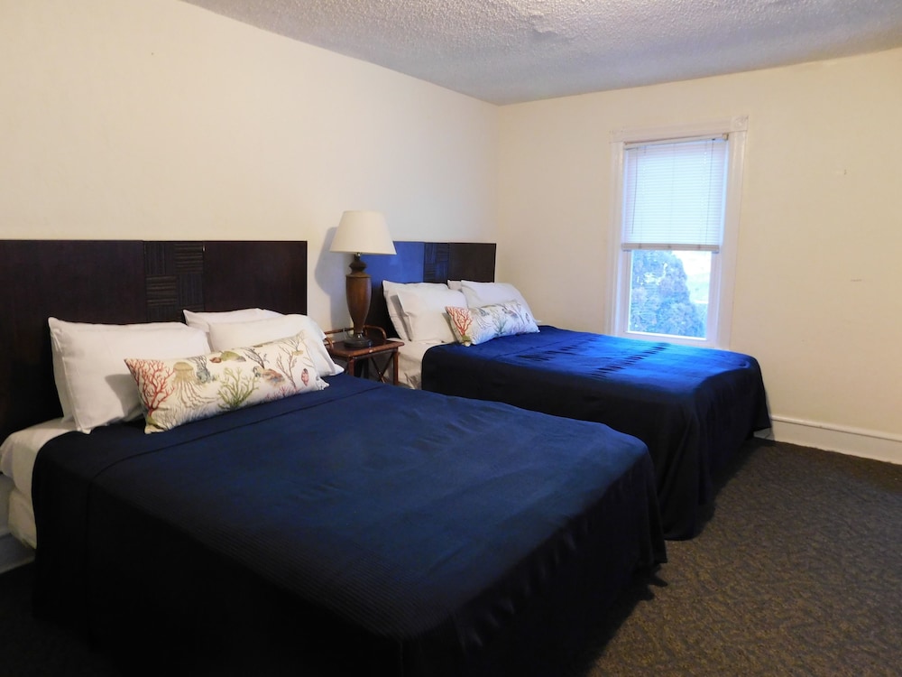 Ocean Breeze Hotel 11/61