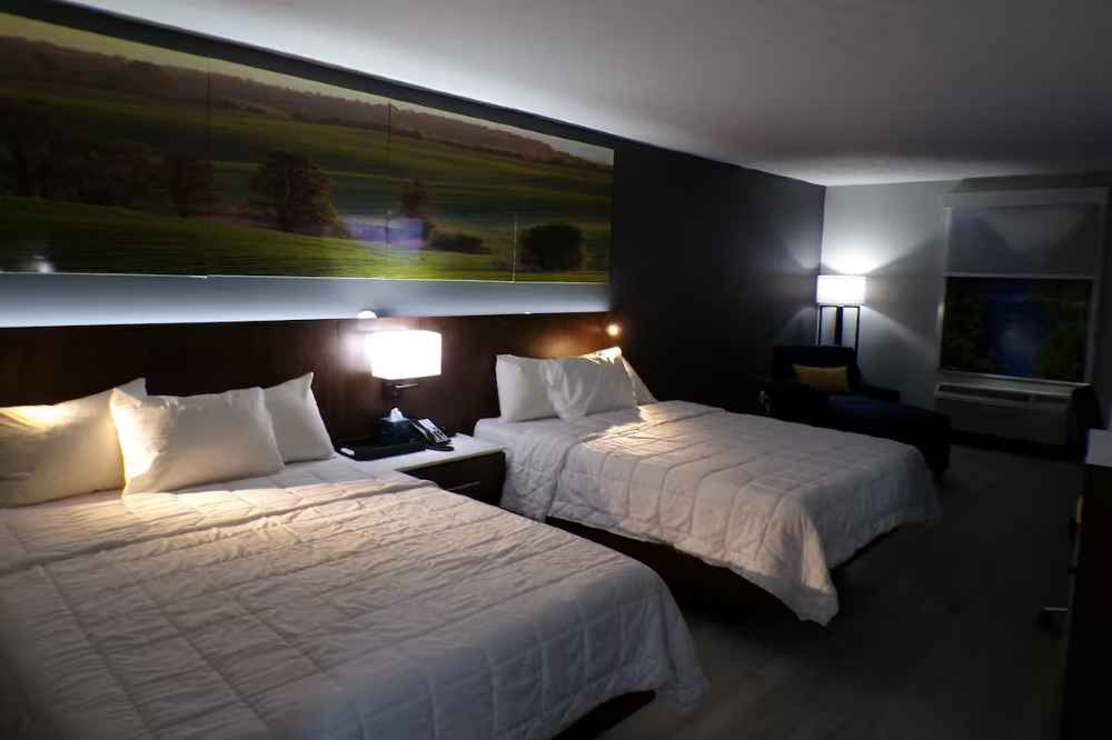 Luxor Inn and Suites, a Travelodge by Wyndham 10/23