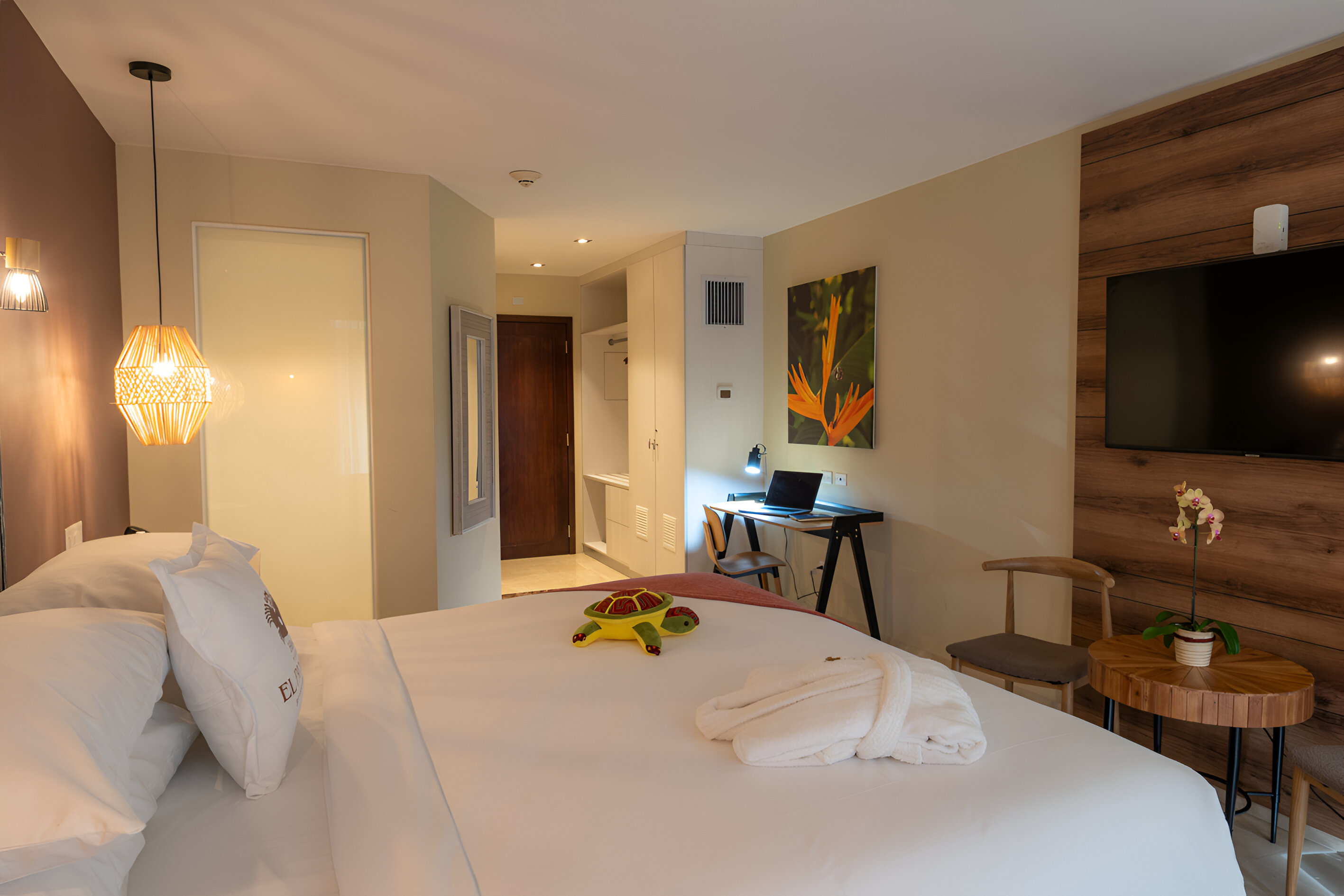 Cabin, King Bed, Pool View