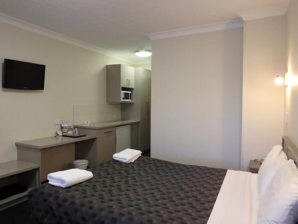 Werribee Motel & Apartments 31/63
