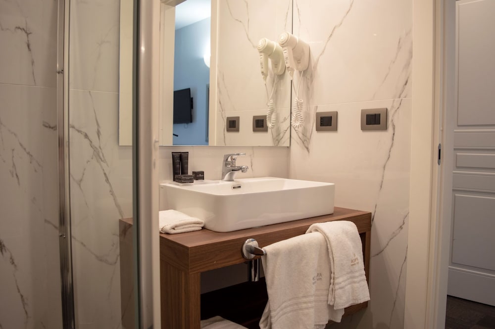 HOTEL CERERE 50/50