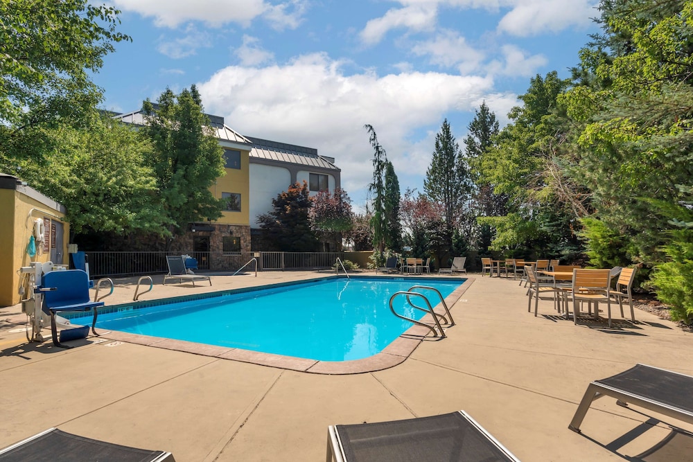 Best Western Plus Olympic Inn 5/73