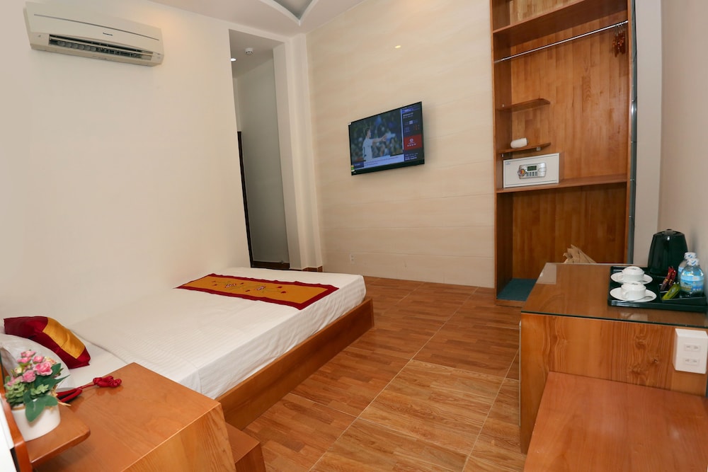CR Hotel 18/34