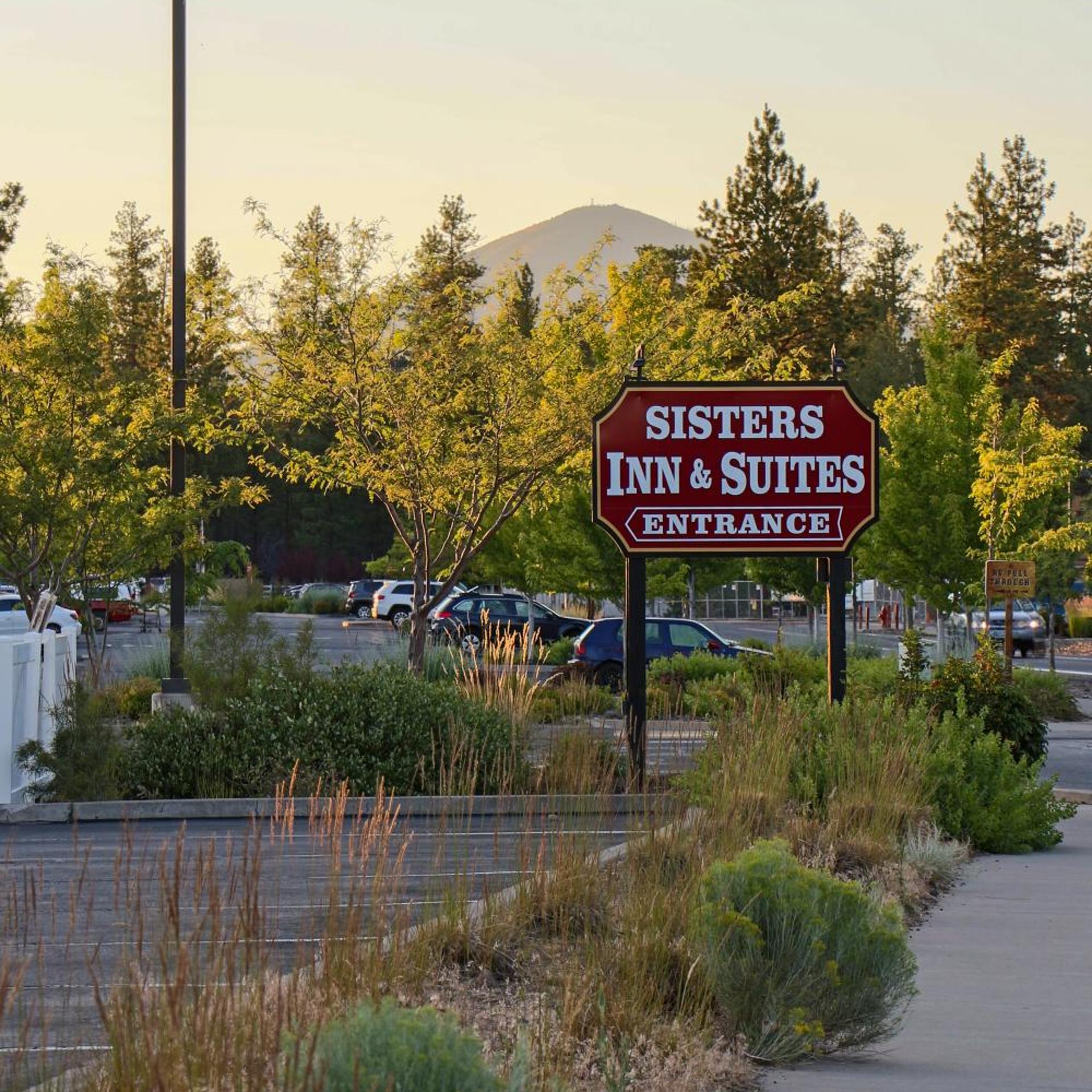 Sisters Inn & Suites 12/15